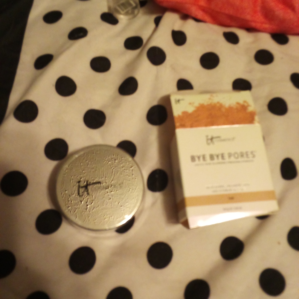 It Cosmetics Bye Bye Pores Finishing Powder In Tan
